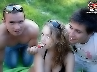 Outdoor threesome with hotties
